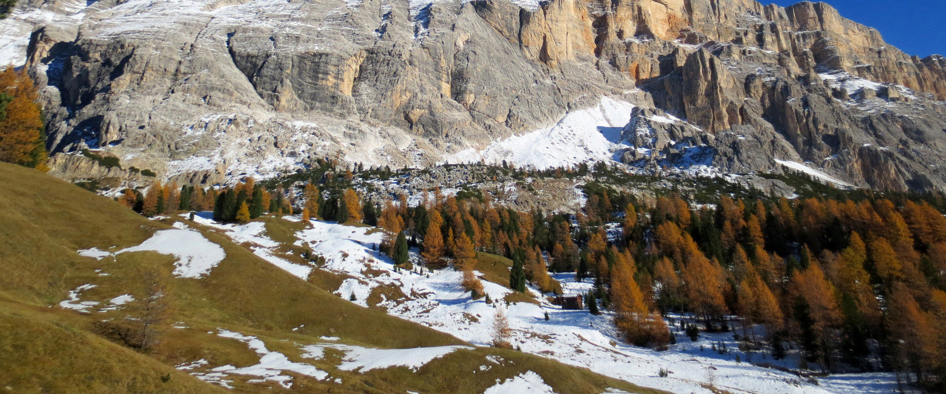 Armentara Armentara meadows & Mt. Heiligkreuzkofel in autumn