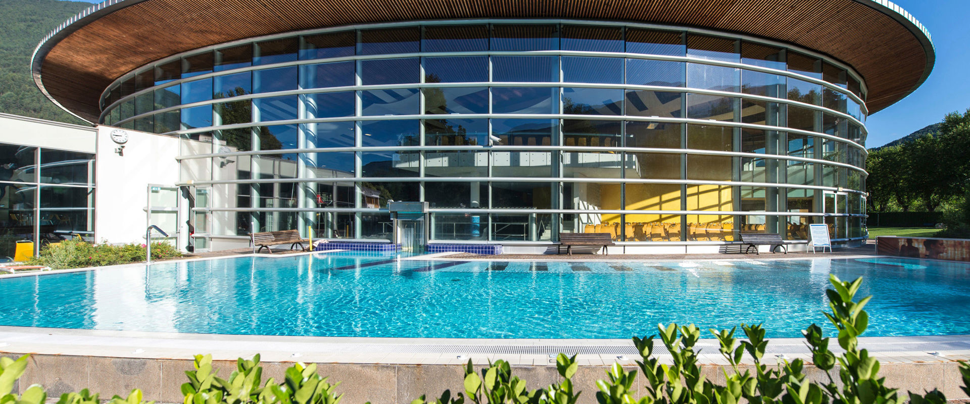 View of the Acquarena Brixen outdoor pool.
