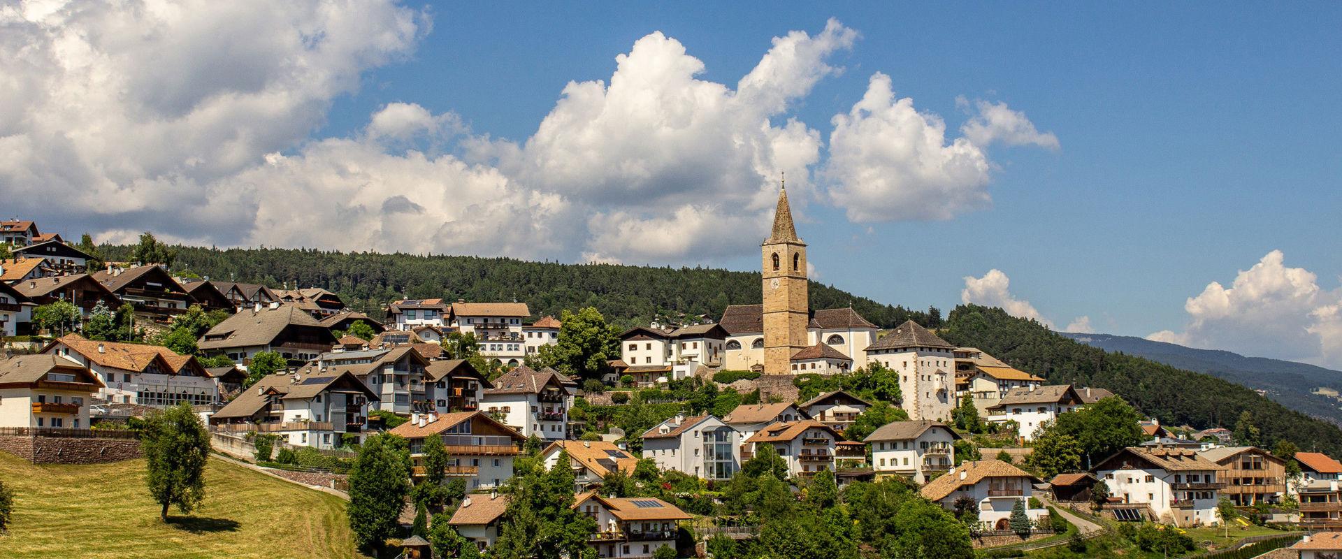 Houses and church in Jenesien