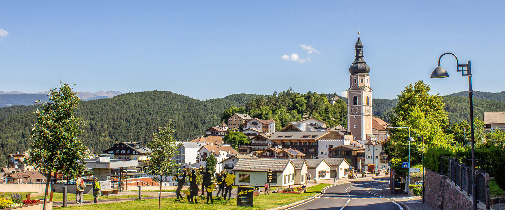 Kastelruth with church tower and houses.