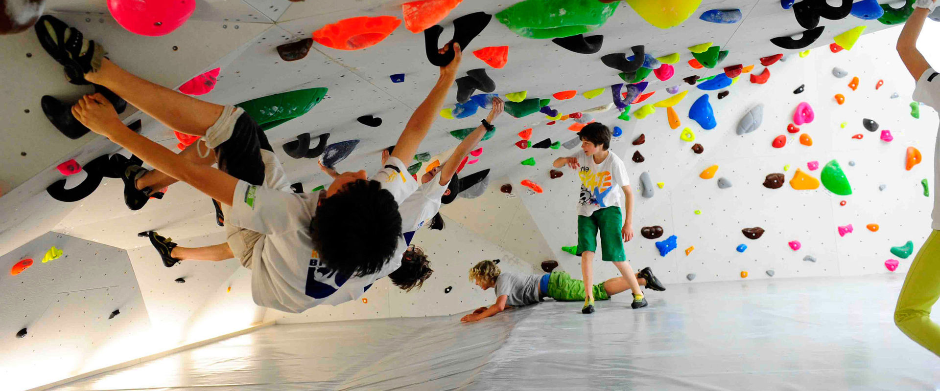 Vertikale climbing centre in Brixen. Children bouldering at the Vertikale climbing centre in Brixen.