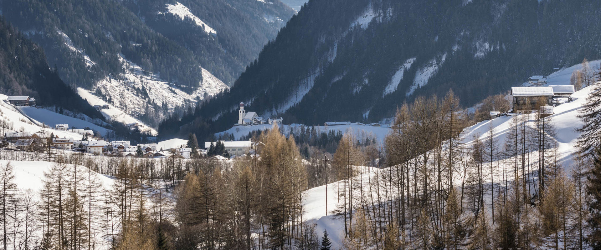 Pfunders Pfunders with parish church & snowcovered meadows