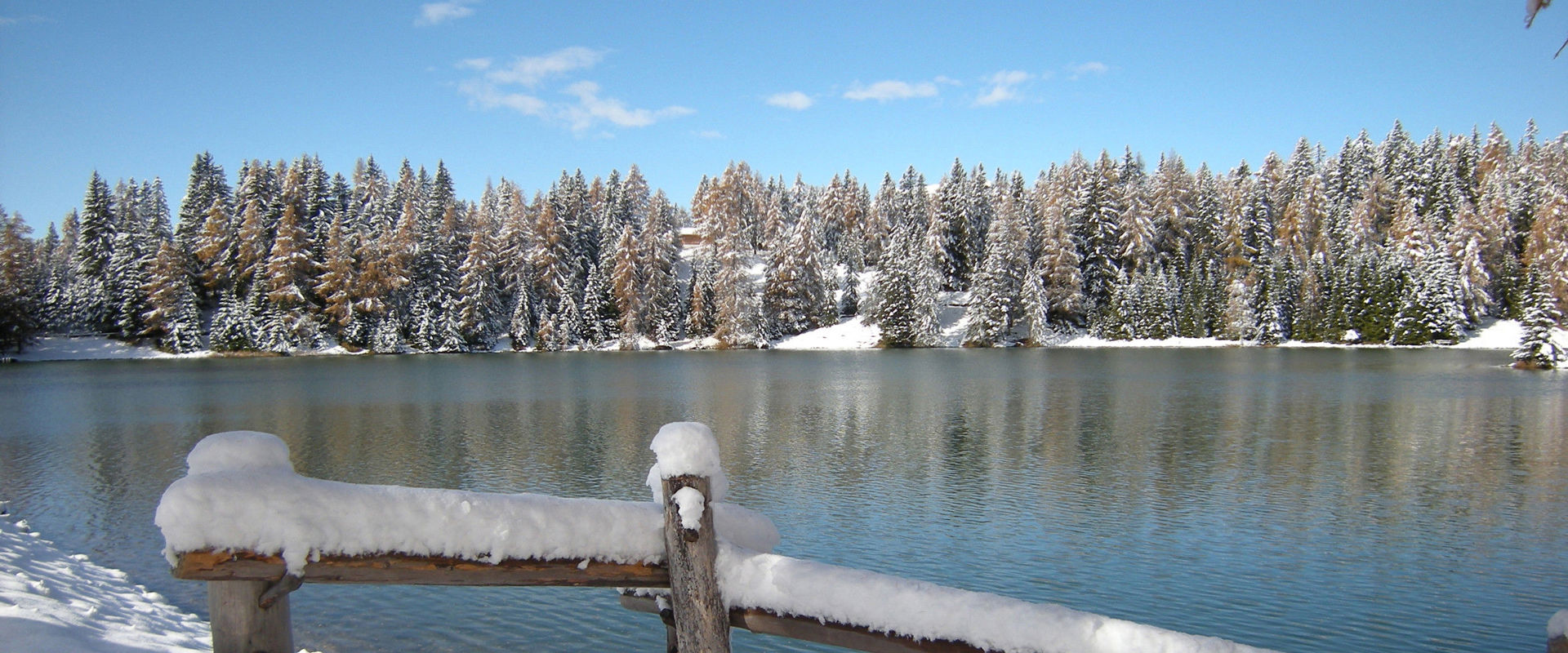 Felixer Weiher The Felixer Weiher, named Lake Tret as well and the winter landscape covered with snow.