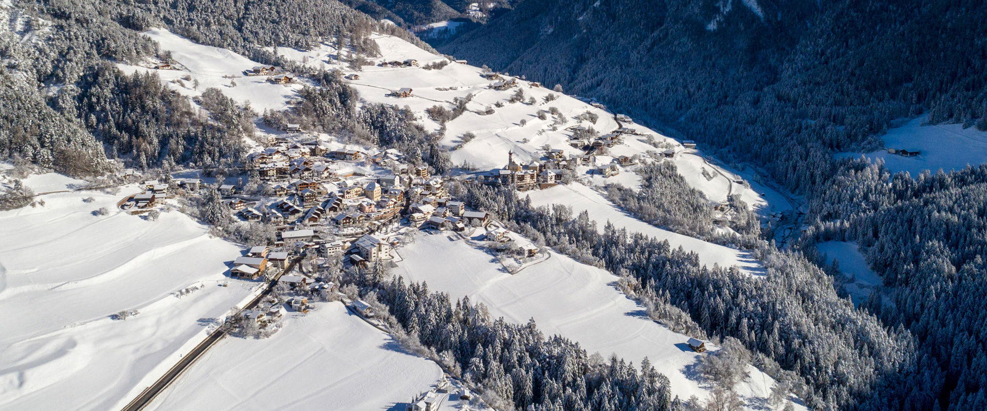 Tiers am Rosengarten Winter panorama photo of Tiers am Rosengarten and the surrounding mountains.