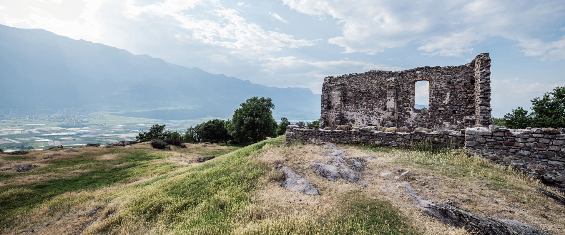 View of the ruins of Castelfeder.