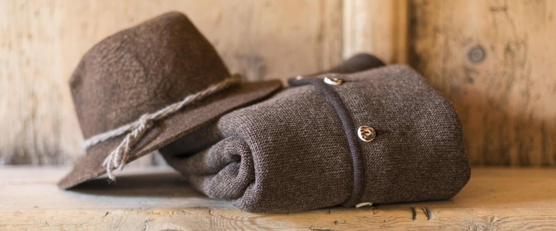 Unterweger makes the real Sarner Jangger in the old tradition Creations in pure virgin sheep's wool, made using artisanal methods, unique pieces of traditional craftsmanship.