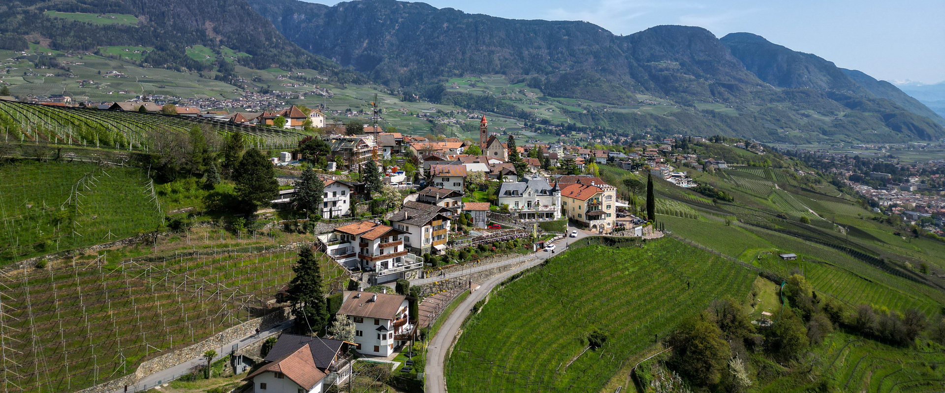 Dorf Tirol Church of Dorf Tirol, vineyards & mountains