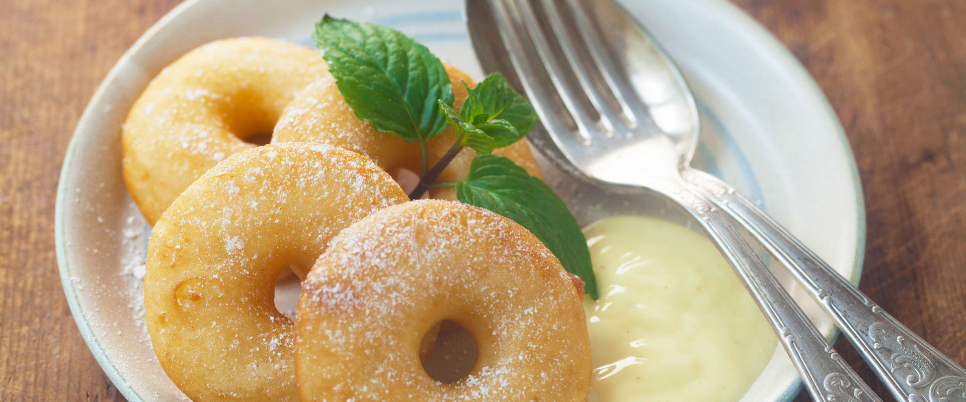 Fried apple rings Fried apple rings cooked in dough with vanilla cream